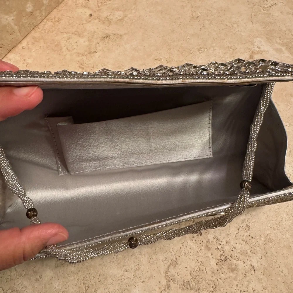 Stunning crystal & beads Elegant Silver Clutch Bag. It’s a must have